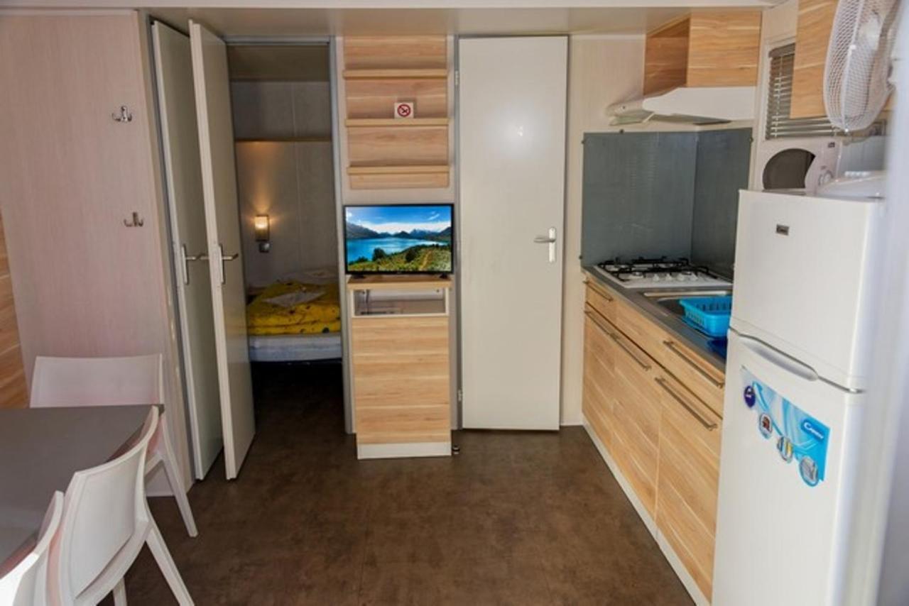 Camping Les Rives Du Lac De Vinca Exterior foto