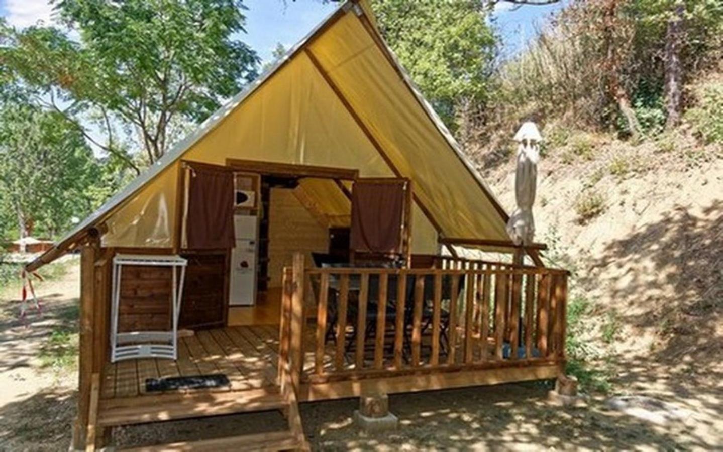 Camping Les Rives Du Lac De Vinca Exterior foto