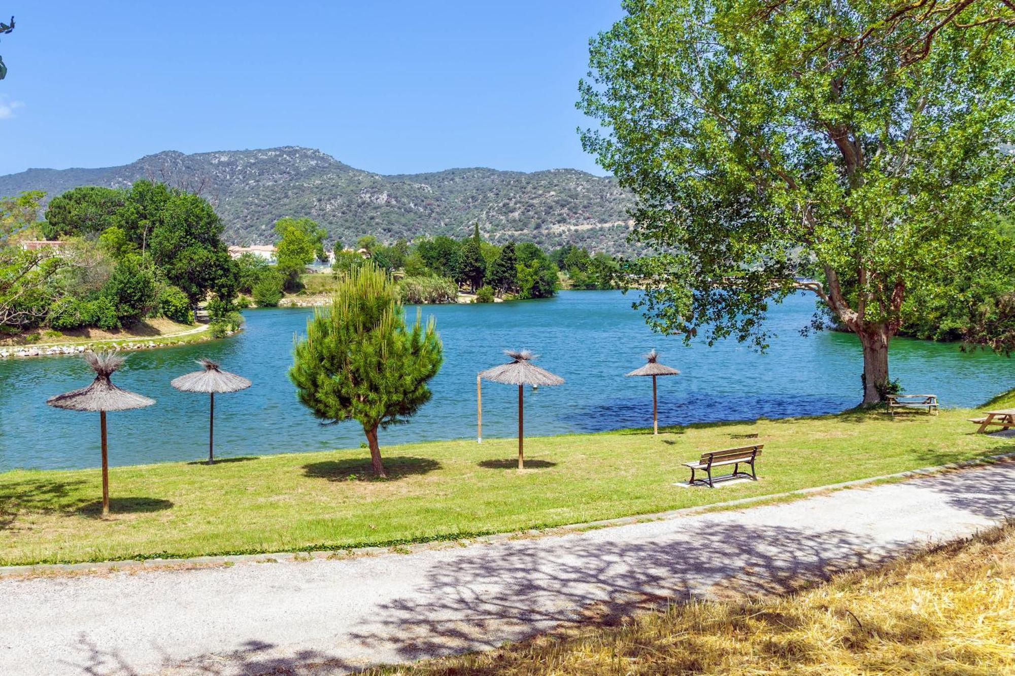 Camping Les Rives Du Lac De Vinca Exterior foto