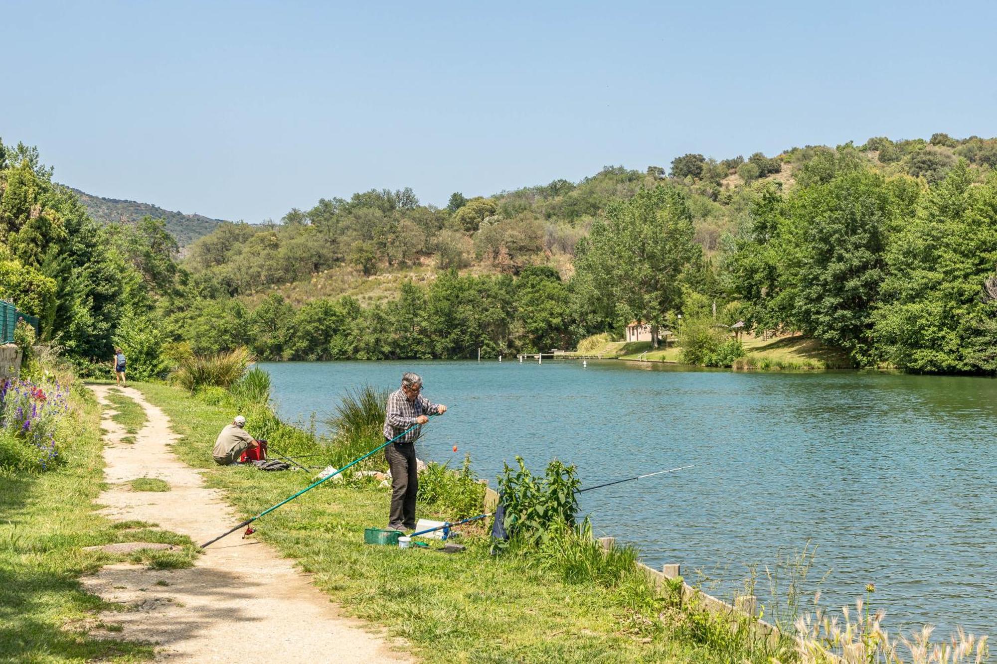 Camping Les Rives Du Lac De Vinca Exterior foto